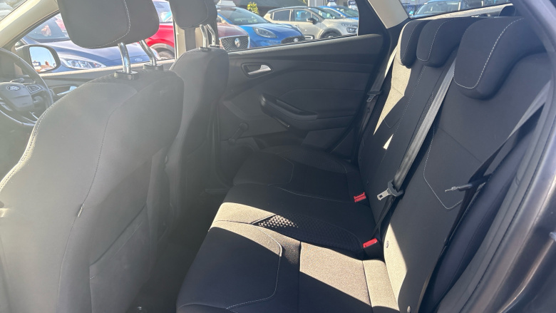 Ford Focus 1.0 EcoBoost 125 Zetec Edition 5dr Auto Petrol Estate